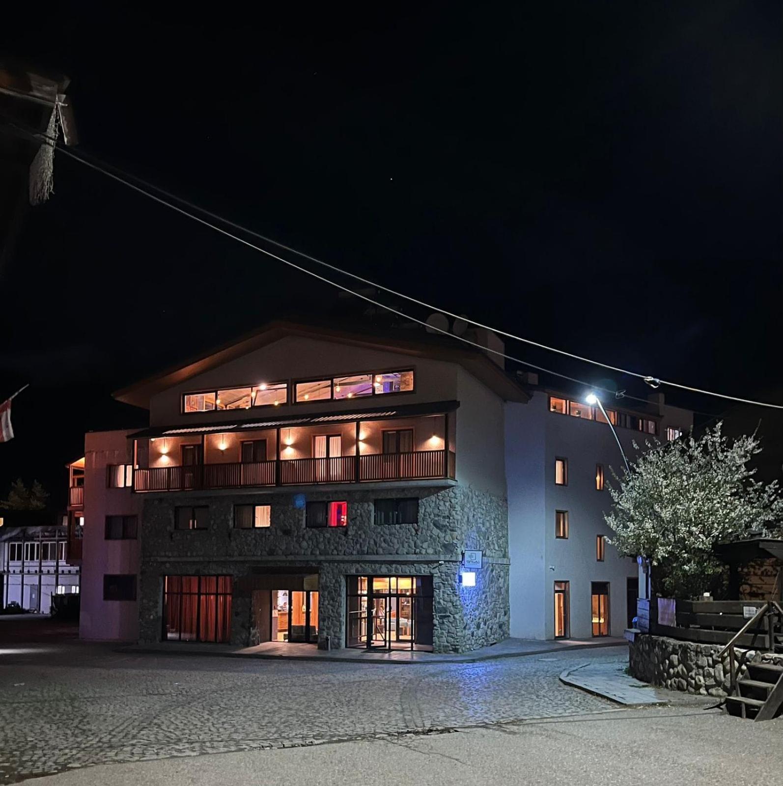 Hotel Posta メスティア エクステリア 写真